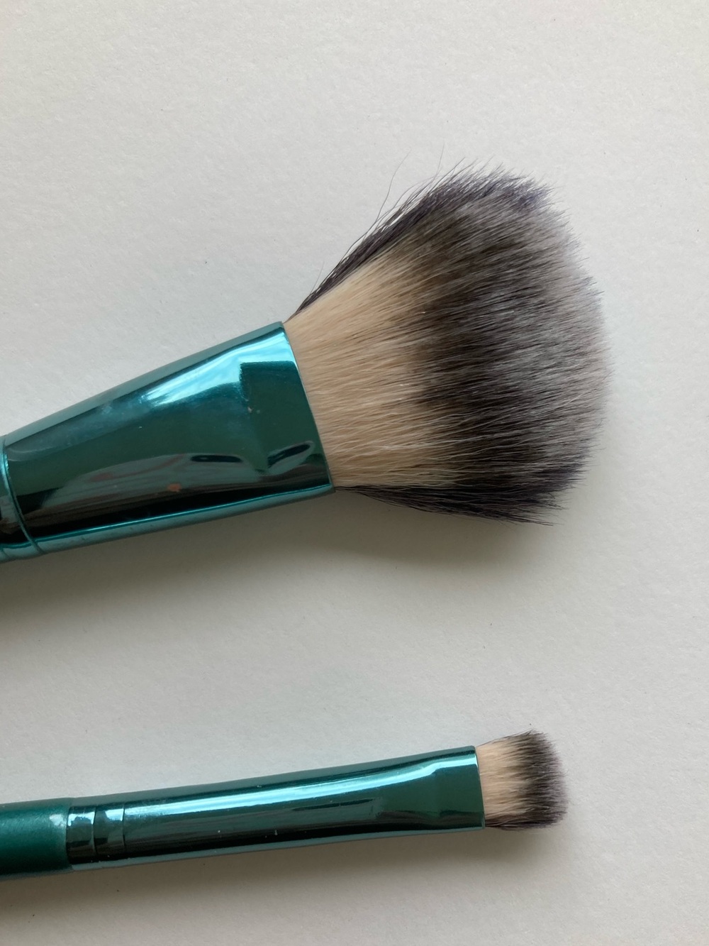 MAC Alluring Aquatics Duo Fibre brushes